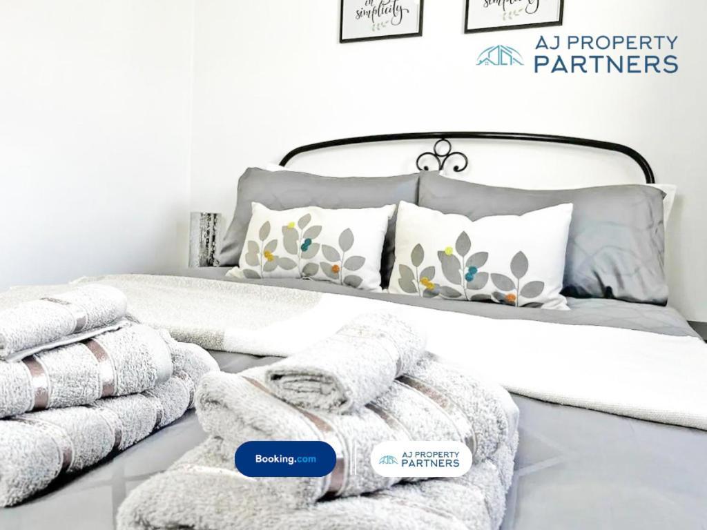 Premium Deal L Hill View Home L Last-Minute Offer L Cheltenham L Aj Properties L Perfect For Short Or Long Stays L 4Beds 4Bedrooms Zewnętrze zdjęcie