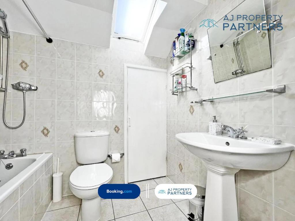 Premium Deal L Hill View Home L Last-Minute Offer L Cheltenham L Aj Properties L Perfect For Short Or Long Stays L 4Beds 4Bedrooms Zewnętrze zdjęcie